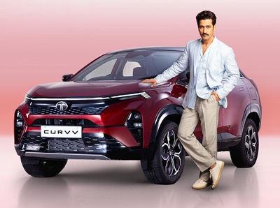 vicky kaushal with the tata curvv