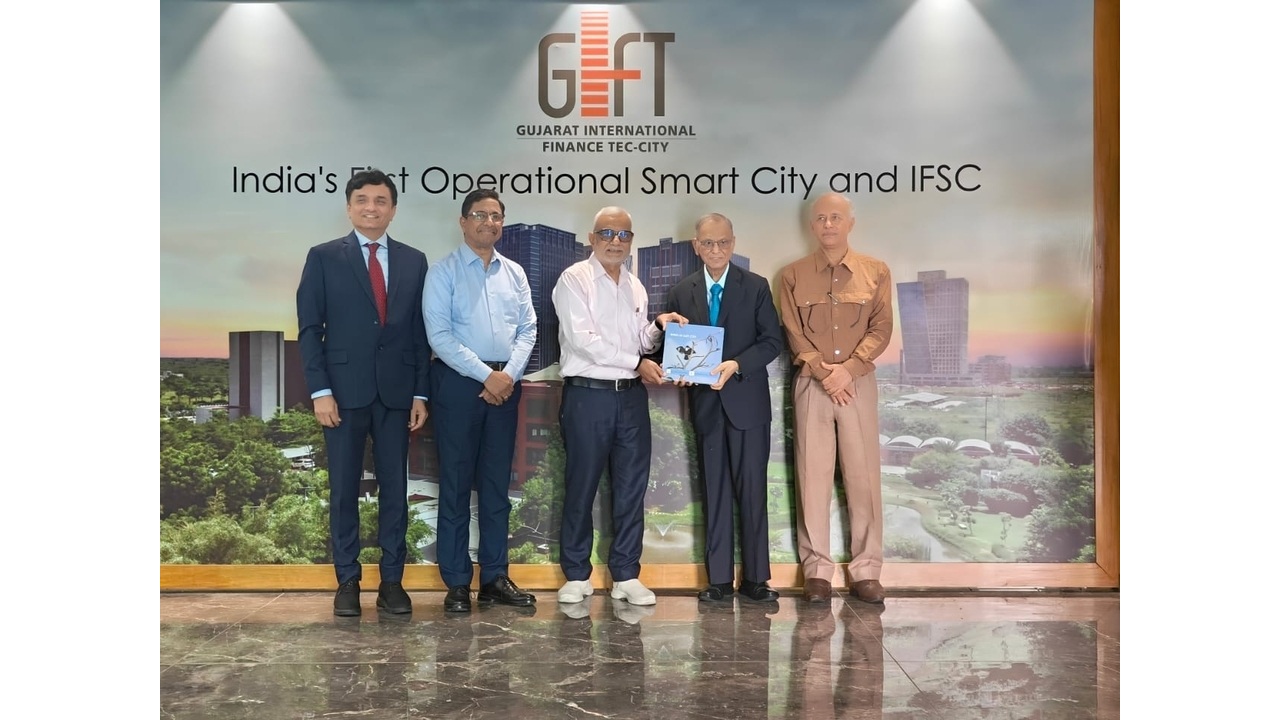 Infosys Founder N.R. Narayana Murthy Visits GIFT City, Commends Its Global Growth Trajectory