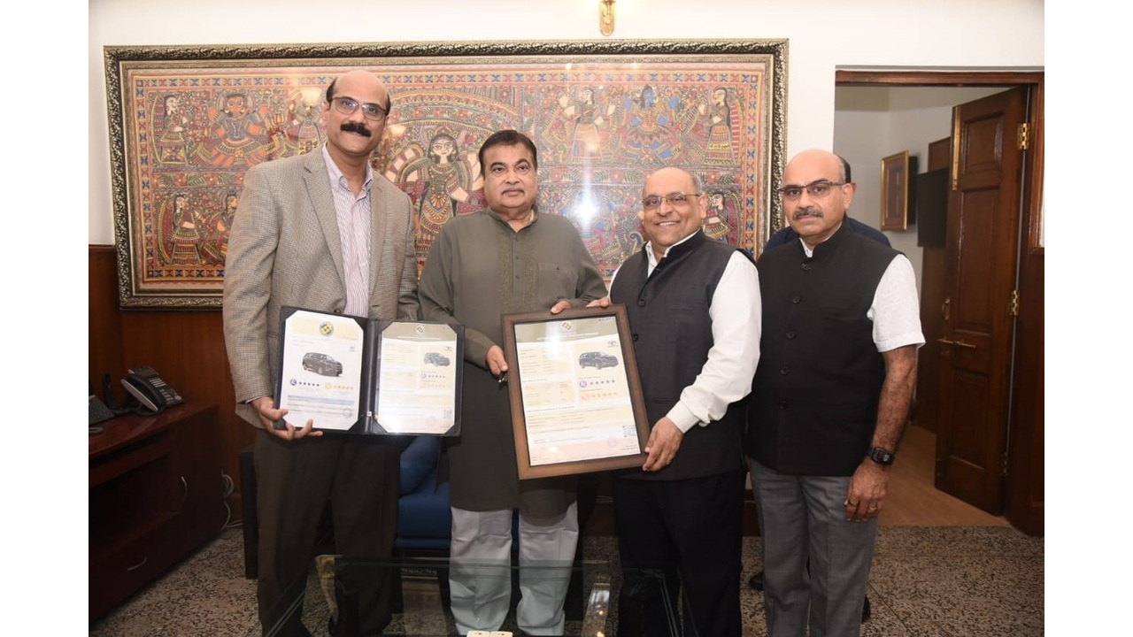 Honble Union MO Road Transport Highways Shri Nitin Gadkari handed over the certificate to TKM 1