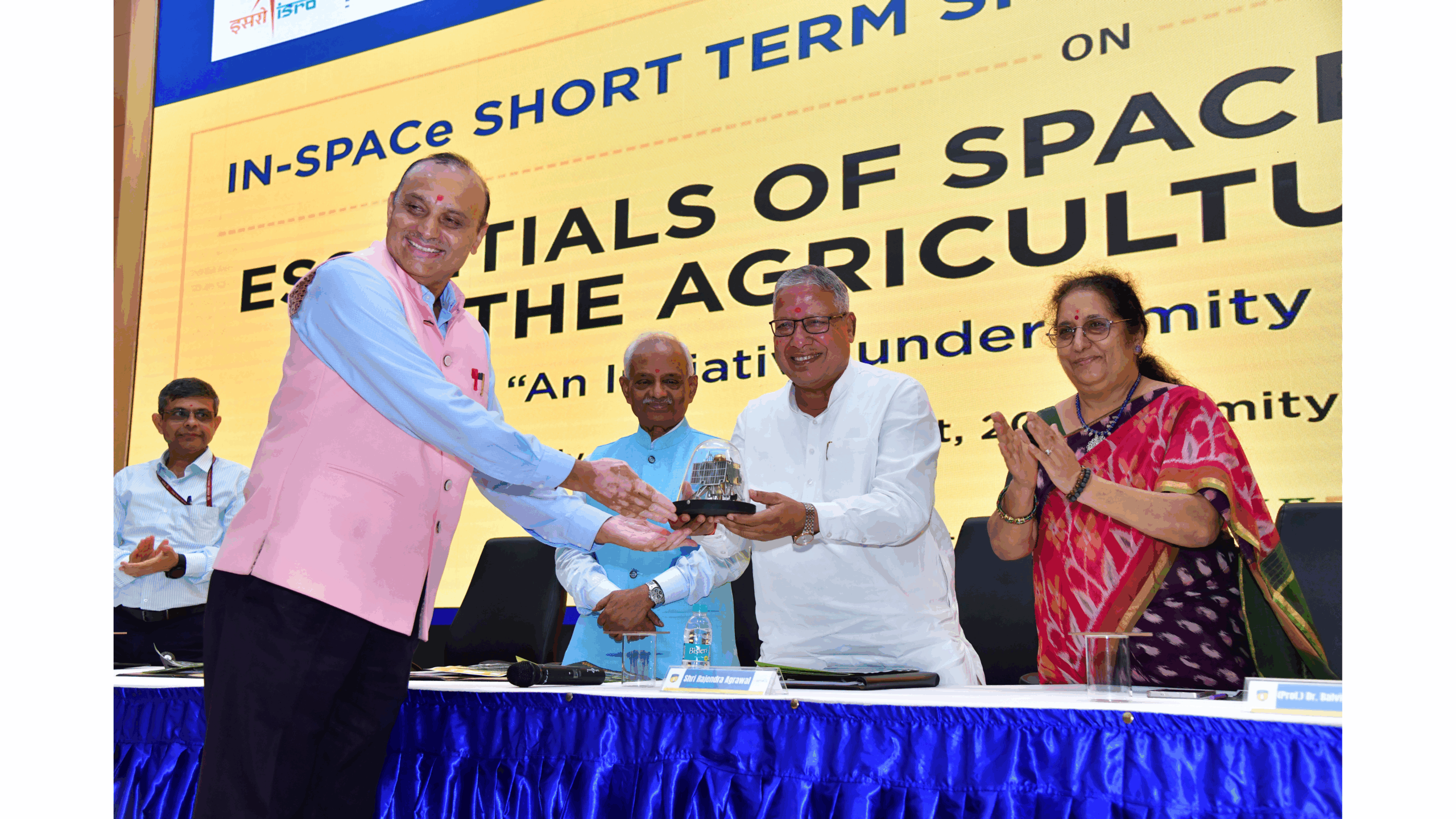 Shri Rajendra Agarwal and Dr Vinod Kumar