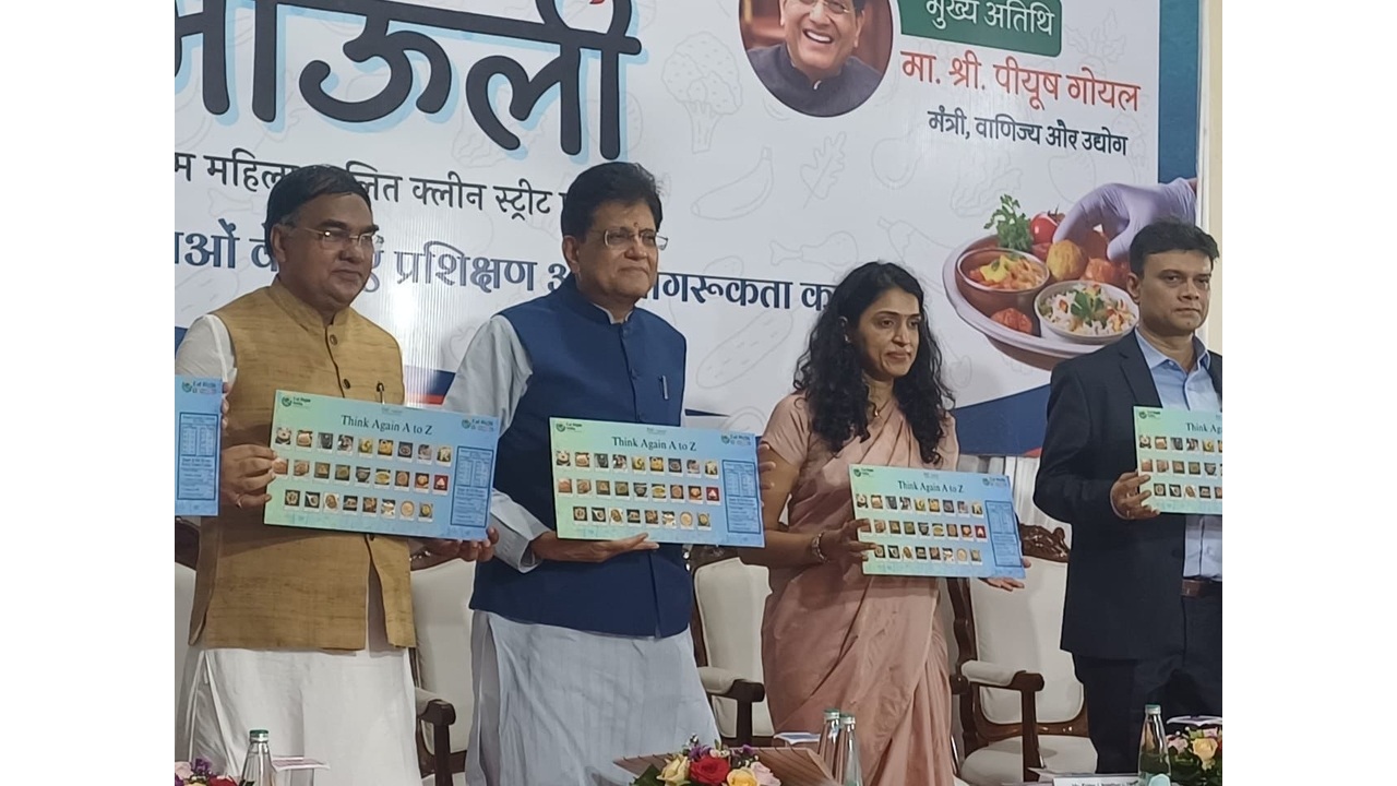 Shri Piyush Goyal, Ms. Pritee Chaudhary FSSAI Regional Director of Maharashtra & Mr. Shashi Ranjan, MD, Danone India