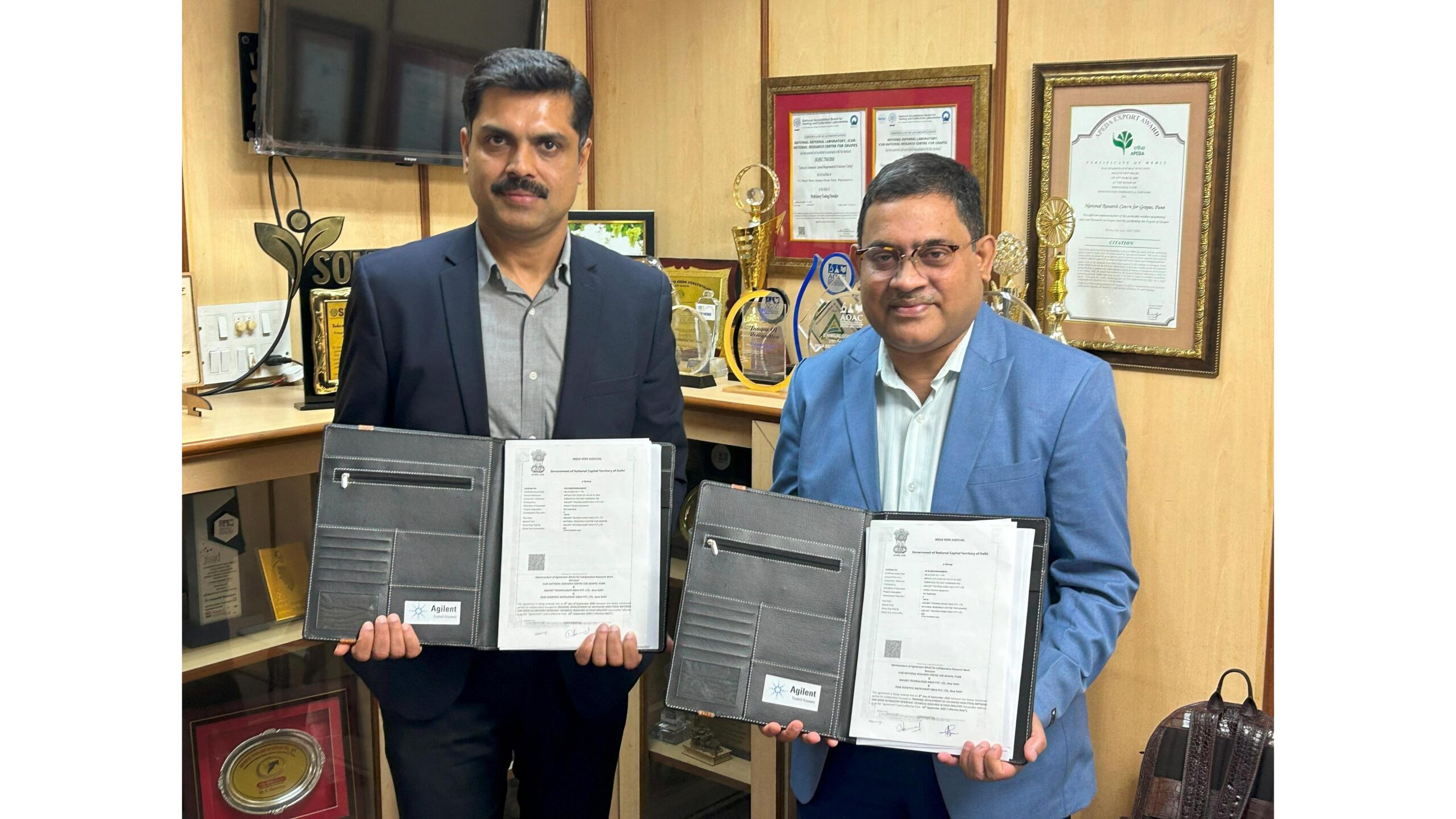 Mr. Nandakumar Kalathil, Country GM, Agilent India,Dr. Kaushik Banerjee, Director of ICAR-NRCG