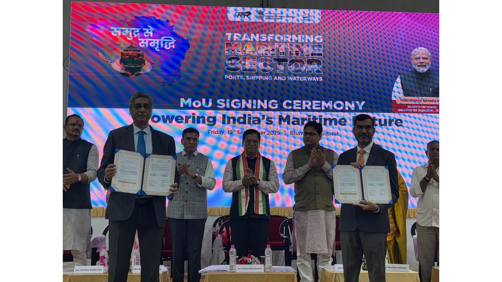 Shri Rajkumar Beniwal, IAS, Vice Chairman and CEO, GMB and Rear Admiral Vipin Kumar Saxena (retd), CEO, SDHI