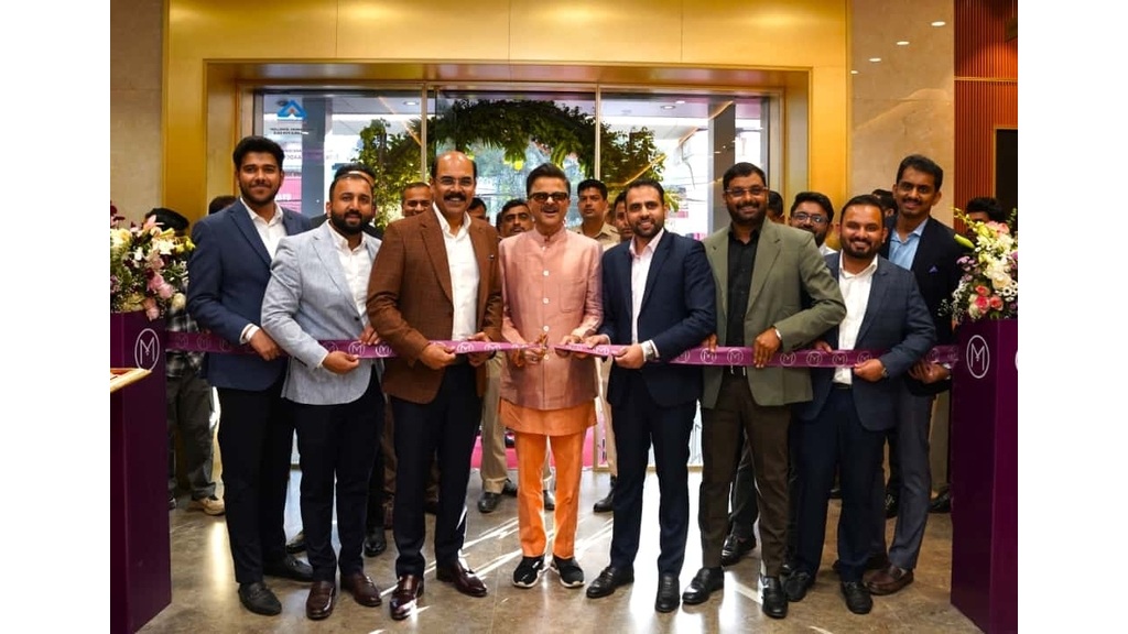 Bollywood Star Anil Kapoor Inaugurates Malabar Gold & Diamonds Showroom