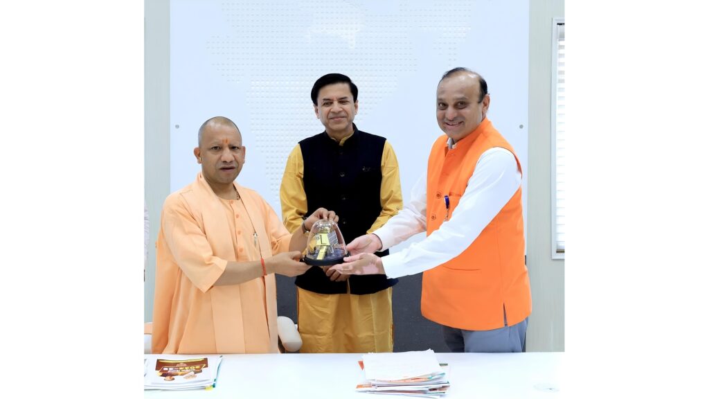 Uttar Pradesh CM Shri Yogi Adityanath with Deoria MP Shri Shashank Mani and Dr Vinod Kumar- IN-SPACe