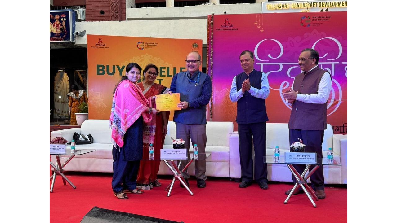 NABARD Diwali Haat 2025 illuminated lives of rural artisans with progress and prosperity 2 Valediction of artisans2