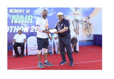 Felicitation of the winner by Mr. Rino Raj, VPM & Site Head, Tata Chemicals Limited