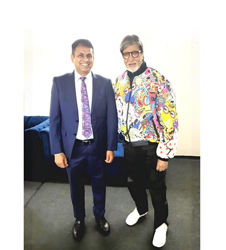 Avaada Group Launches ‘Always Clean, Always On’ Campaign 1 Mr Vineet Mittal, Chairman, Avaada Group with Amitabh Bachchan on the sets of KBC