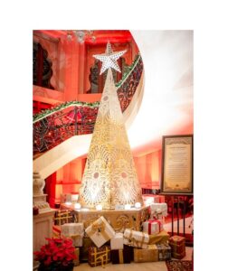 2. Mirrors of Hope Lippan Art Christmas Tree_The Leela Palace Bengaluru