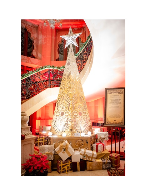 2. Mirrors of Hope Lippan Art Christmas Tree_The Leela Palace Bengaluru