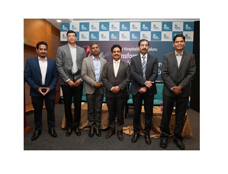 Dr. Dharmesh Agrawal, Dr. Yatheesh Govindaiah, Dr. Girish B. Navasundi, Dr. Sathyaki Nambala, and Mr. Akshay Oleti at the event showcasing Apollo's successful robotic double valve replacement