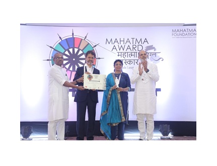 UST Recognized for CSR Commitments by the Mahatma Awards for the Fourth Consecutive Year 5 Sunil Balakrishnan, Chief Values Officer, and Smita Sharma, Global Program Manager, UST, receive the Mahatma Awards 2025