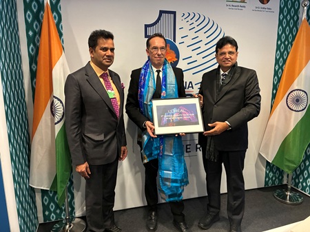 L’Oréal Announces its First Global Tech Hub in Hyderabad, India, at the World Economic Forum 2026, fueling its AI-powered Beauty Tech Ambition 5 Nicolas Hieronimus CEO L’Oréal with Minister of IT & Industries & Sp. Ch...