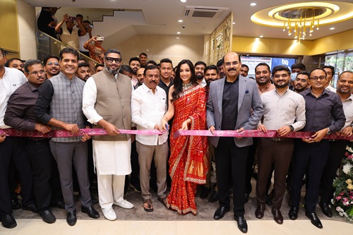 Malabar Gold & Diamonds Opens New Showroom in 4ᵗʰ Block Jayanagar, Marking 23 showrooms in Bengaluru. 3 009A6204