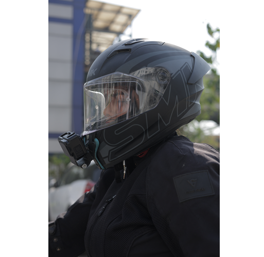 On the ocassion of International Women’s Day participants rode wearing premium SMK helmets