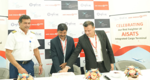 Cake cutting by MR. PARSURAMAN CHAIRMAN & MANAGING DIRECTOR AFCOM, MR. RAMANATHAN RAJAMANI CEO AISATS