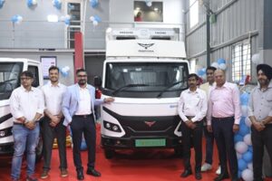 Mr. Saju Nair, CEO, e-SCV, Montra Electric, Mr. Saurabh Khetan,, Mr Devansh Agarwal and Mr. Sudarshan Sarda from Next Drive Mobility