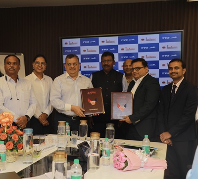 Rajat Gupta, Business head - Commercial Mobility, TVS Motor Company with Md. Mazher Alam, Chief GM, LPG Strategies