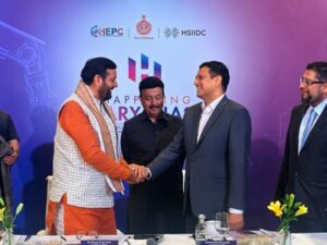 Haryana Chief Minister, Shri Nayab Singh Saini with Avaada Group Chairman, Mr Vineet Mittal at an MoU signing ceremony in Mumbai