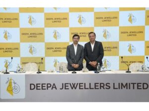 Mr. Dev Agarwal, Whole-Time Director and Mr. Ashish Agarwal, CMD, Deepa Jewellers Limited at the launch of the Company’s IPO