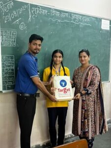 Student Anshika Yadav of N.R. Bhagat School, Nerul being felicitated by Target Learning Ventures, Business Development Associate, Mr Mansoor Quadri under Prerna initiative