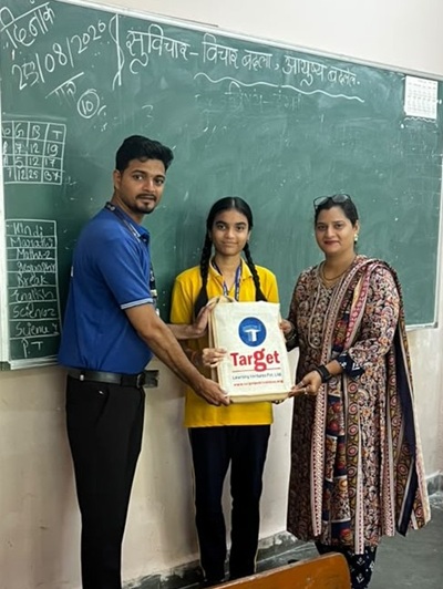 Student Anshika Yadav of N.R. Bhagat School, Nerul being felicitated by Target Learning Ventures, Business Development Associate, Mr Mansoor Quadri under Prerna initiative