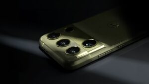 motorola signature 27 makes its First Appearance as one of the World's First Snapdragon® 8 Elite Extreme Gen 6 smartphones