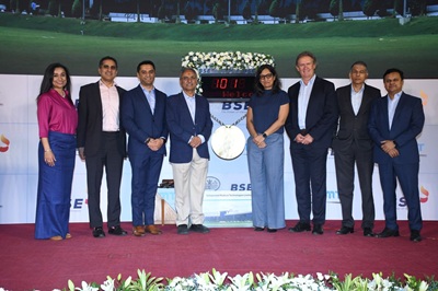 Mr. Bhargav Kotadia, MD and CEO, with his team at the listing ceremony of Sahajanand Medical Technologies Limited at the Bombay Stock Exchange